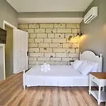 La Mira Alacati Hotel 2*