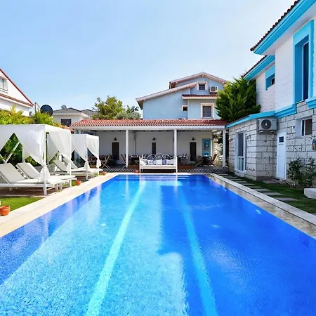 La Mira Alacati Otel 2*