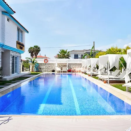La Mira Alacati Otel 2*