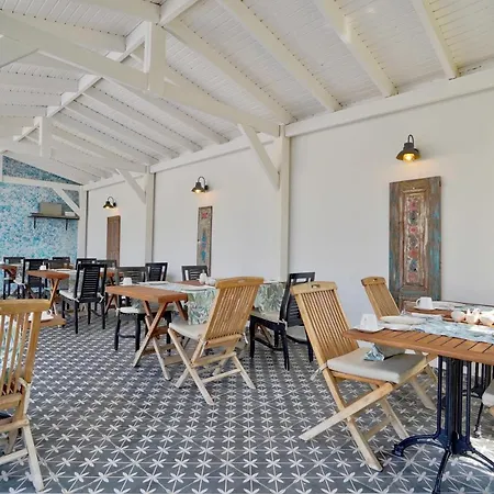 La Mira Alacati Otel 2*