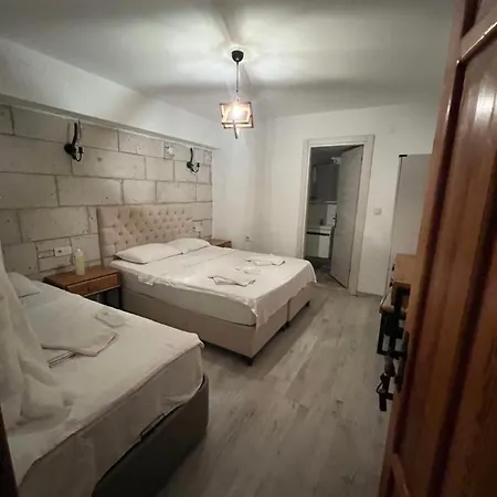 La Mira Hotel 2*